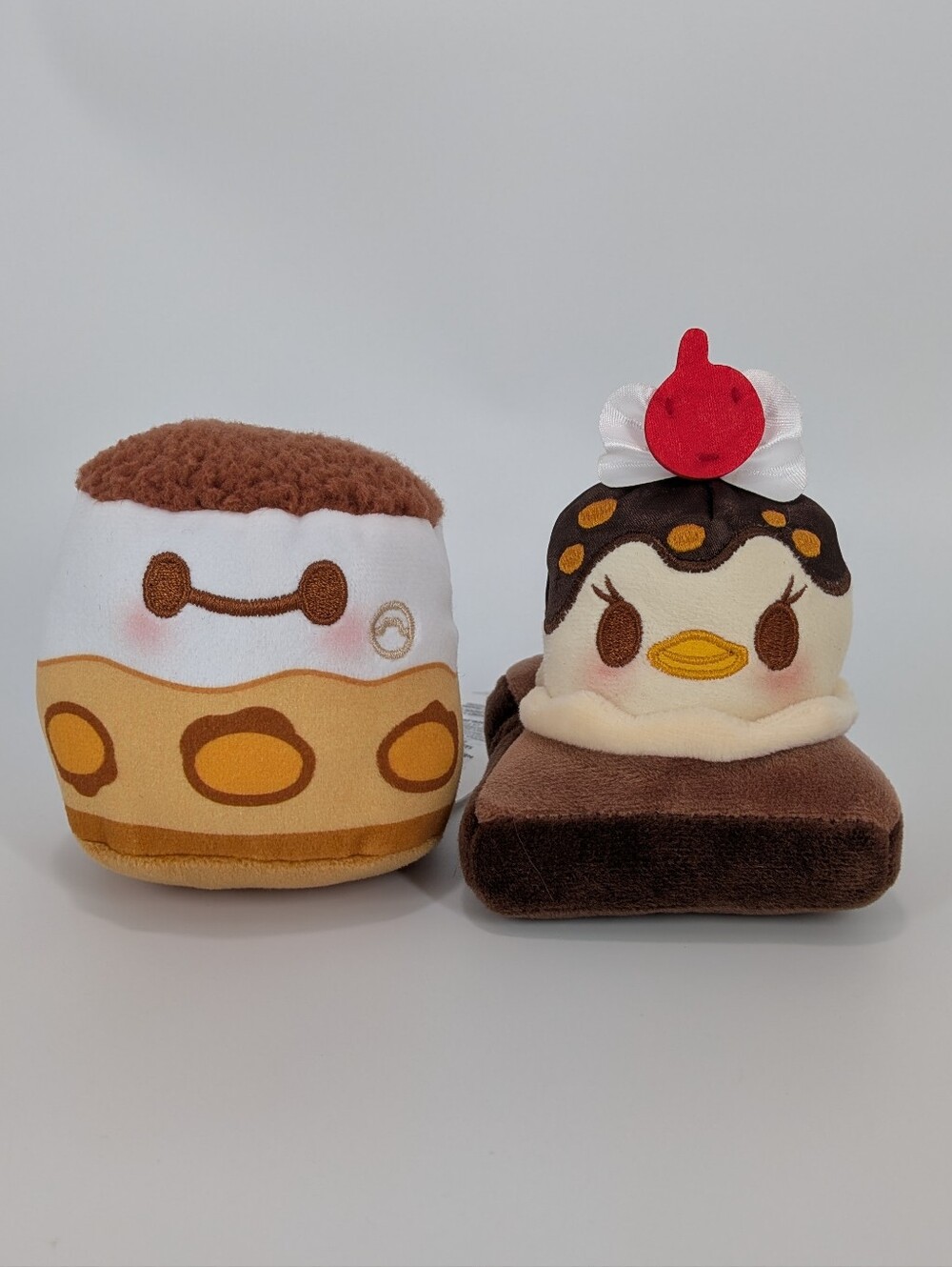 Disney Parks Munchlings Big Hero 6 Baymax Tiramisu & Daisy Duck Brownie Sundae
